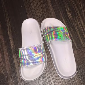 URBAN OUTFITTERS HOLOGRAPHIC SLIDES